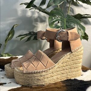 Stylish Tan Wedge Sandals